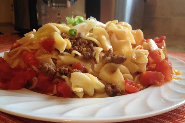 **Slow Cooker Ground Beef and Noodles