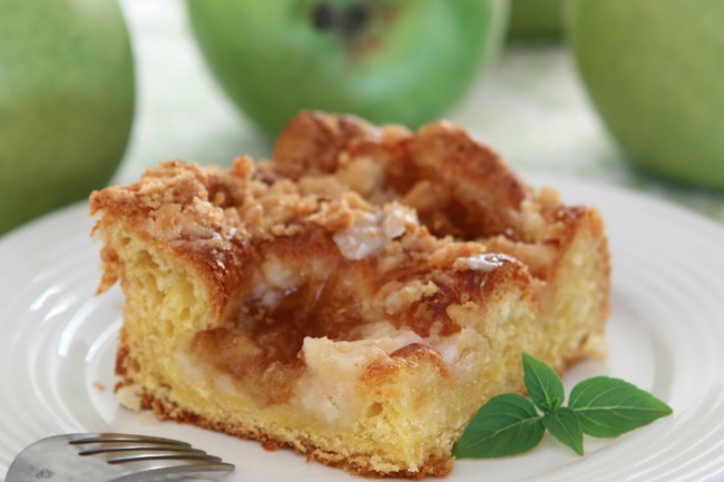 **Slow Cooker Apple Pie Coffee Cake