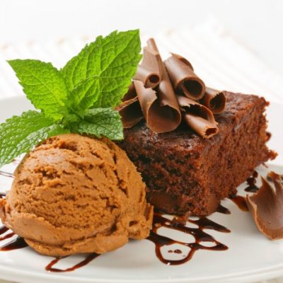 **Slow Cooker Chocolate Chip Peanut Butter Cake