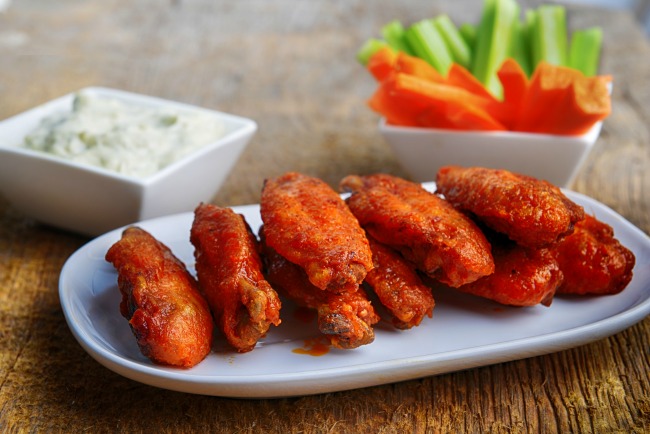 Slow Cooker Hot Wings * *