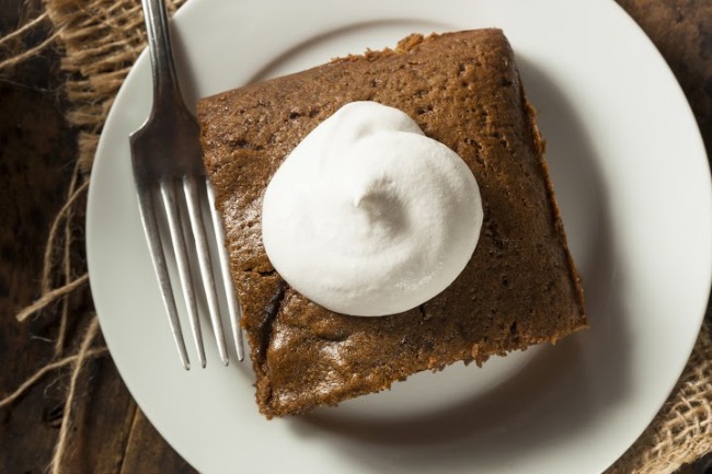 **Slow Cooker Gingerbread Pudding Cake