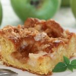 **Slow Cooker Apple Pie Coffee Cake