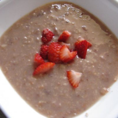 Slow Cooker Strawberry Lemonade Oatmeal