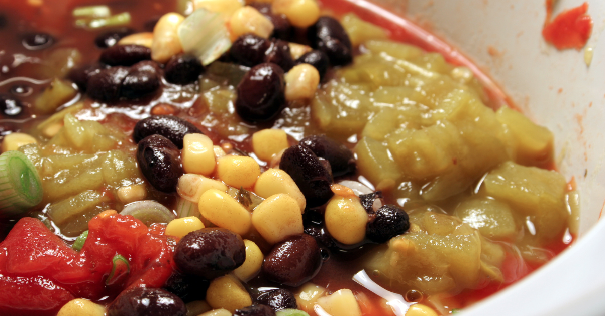 Slow Cooker Mexican Chicken and Black Bean Soup * *
